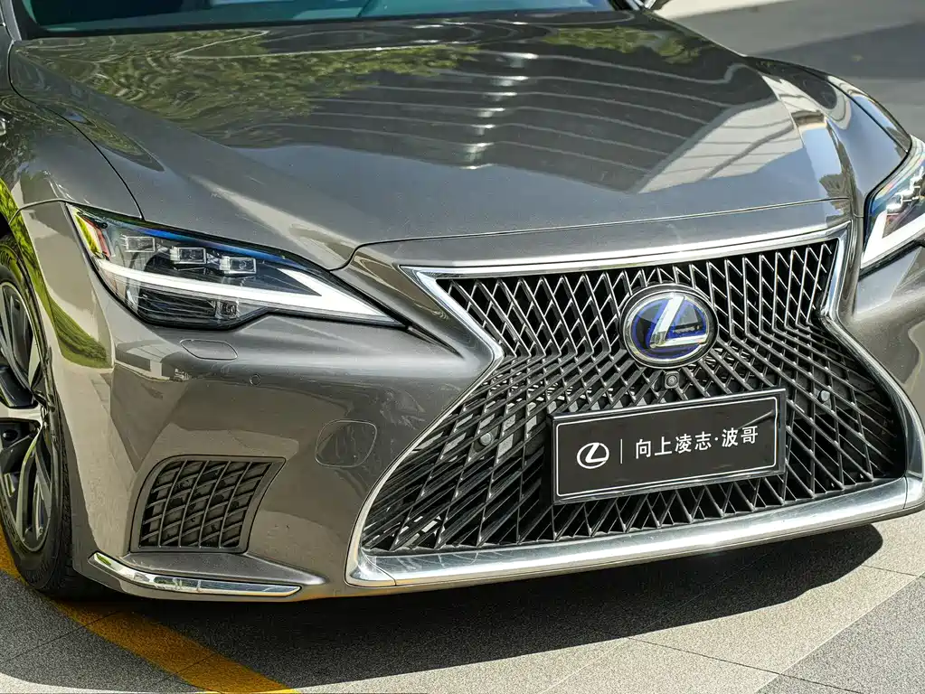 Lexus LS 500 h Outstanding