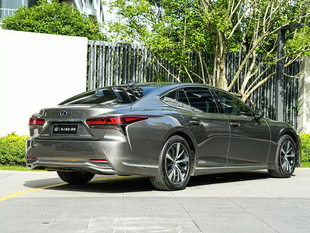 Lexus LS 500 h Outstanding