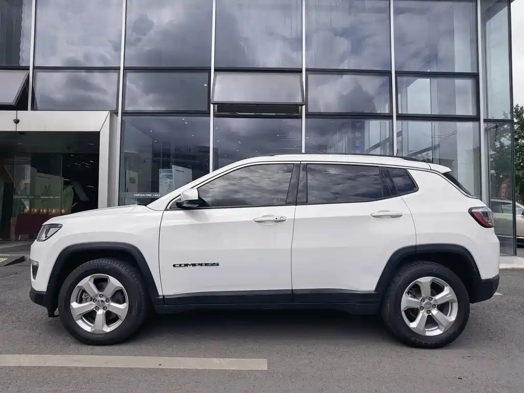 Compass 200 T Auto Home Enjoyment