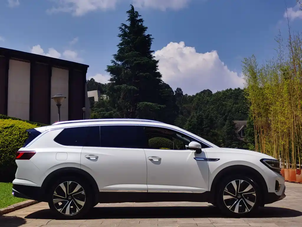 Talagon 380 TSI 4 WD Flagship Victory Realm 6-seat