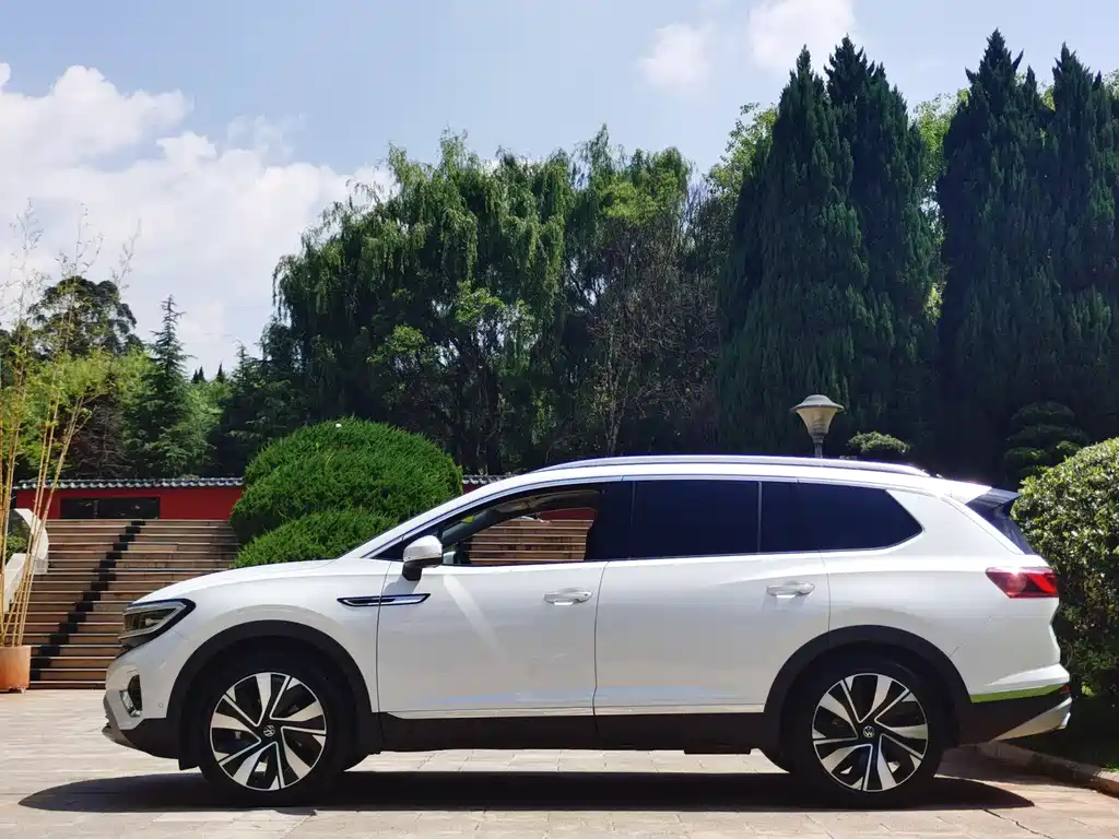 Talagon 380 TSI 4 WD Flagship Victory Realm 6-seat