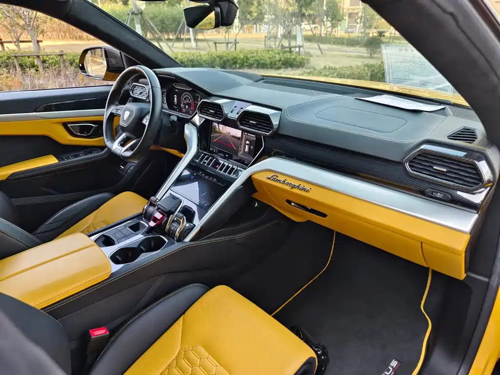 Urus 4.0 T V8