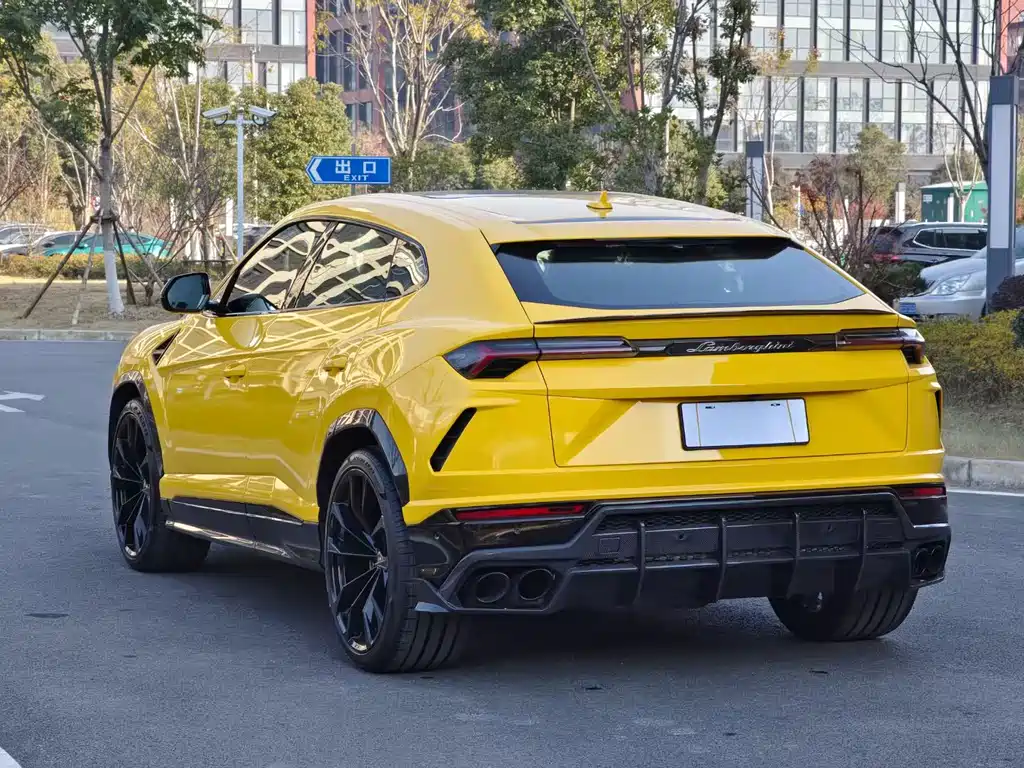 Urus 4.0 T V8