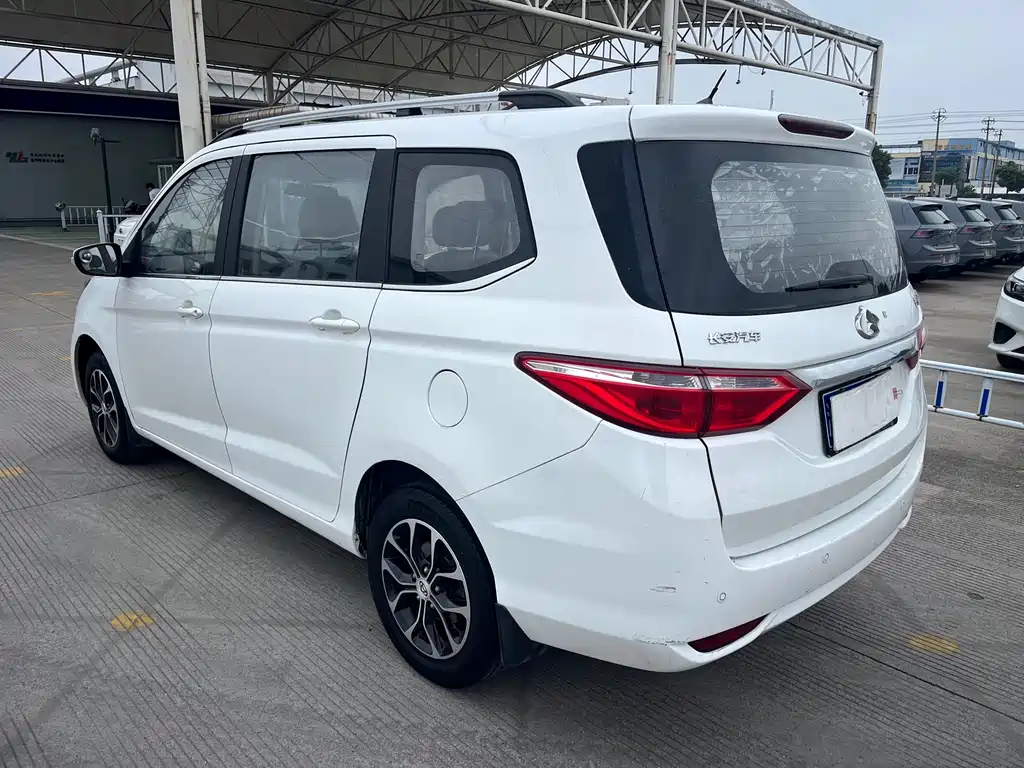 Changan Oshan A600 1.5 L Manual Luxury 7-seat