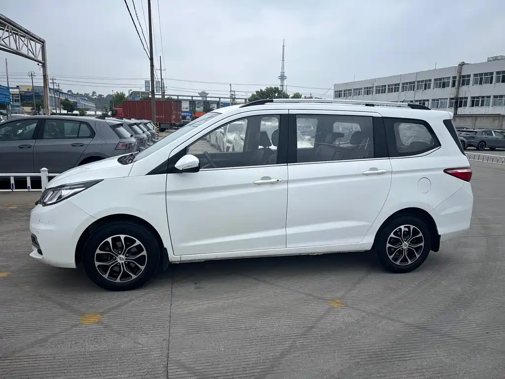 Changan Oshan A600 1.5 L Manual Luxury 7-seat
