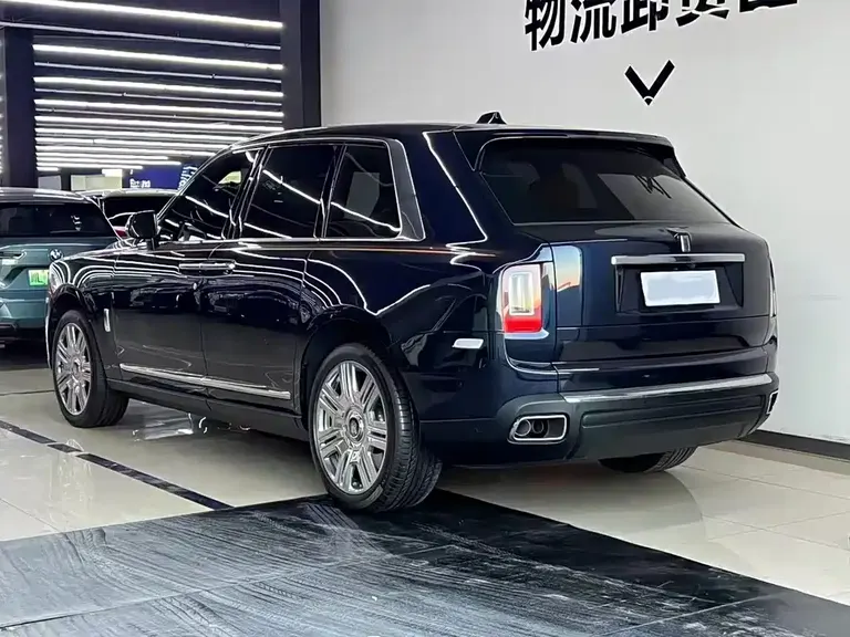 Rolls-Royce Cullinan 4-seat