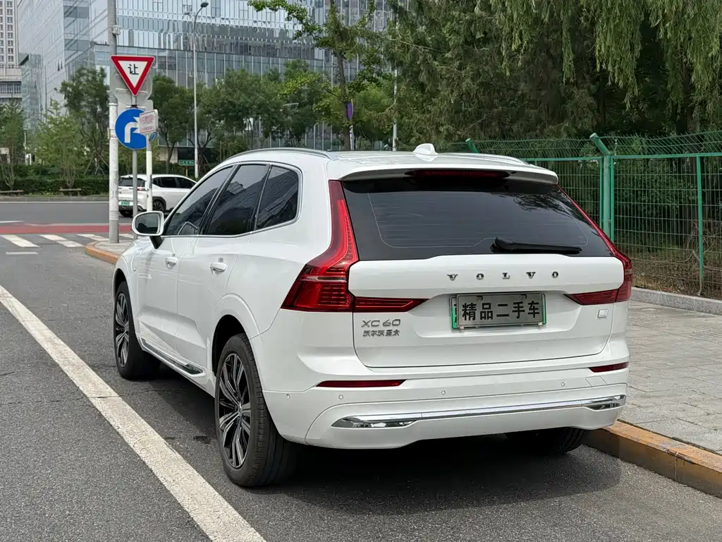 Volvo XC60 PHEV T8 E Drive Hybrid Smart Vision Sport