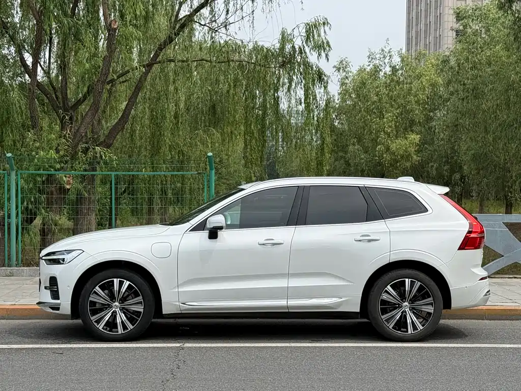Volvo XC60 PHEV T8 E Drive Hybrid Smart Vision Sport