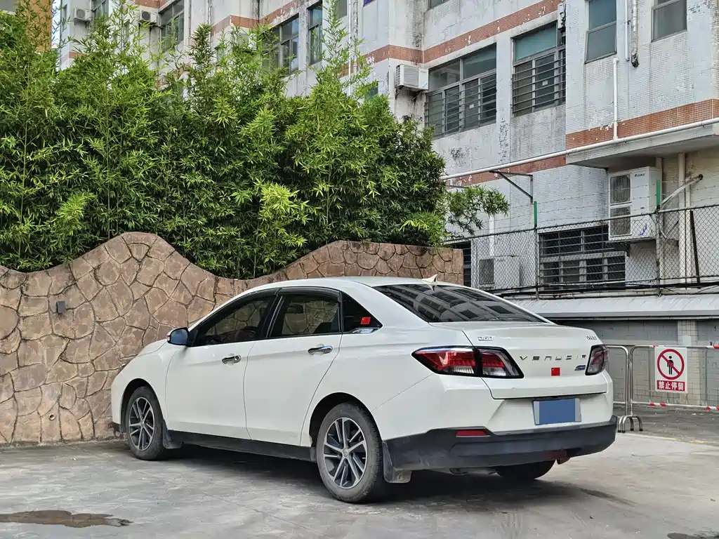 Venucia D60 100 K Glory 1.6 L XL CVT Star Cool CN-VI