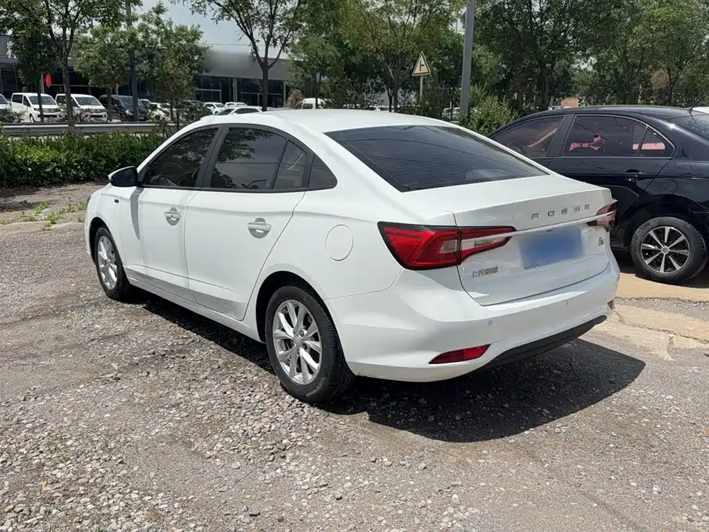 Roewe i5 1.5 L Auto 4 G Connected Leading Luxury