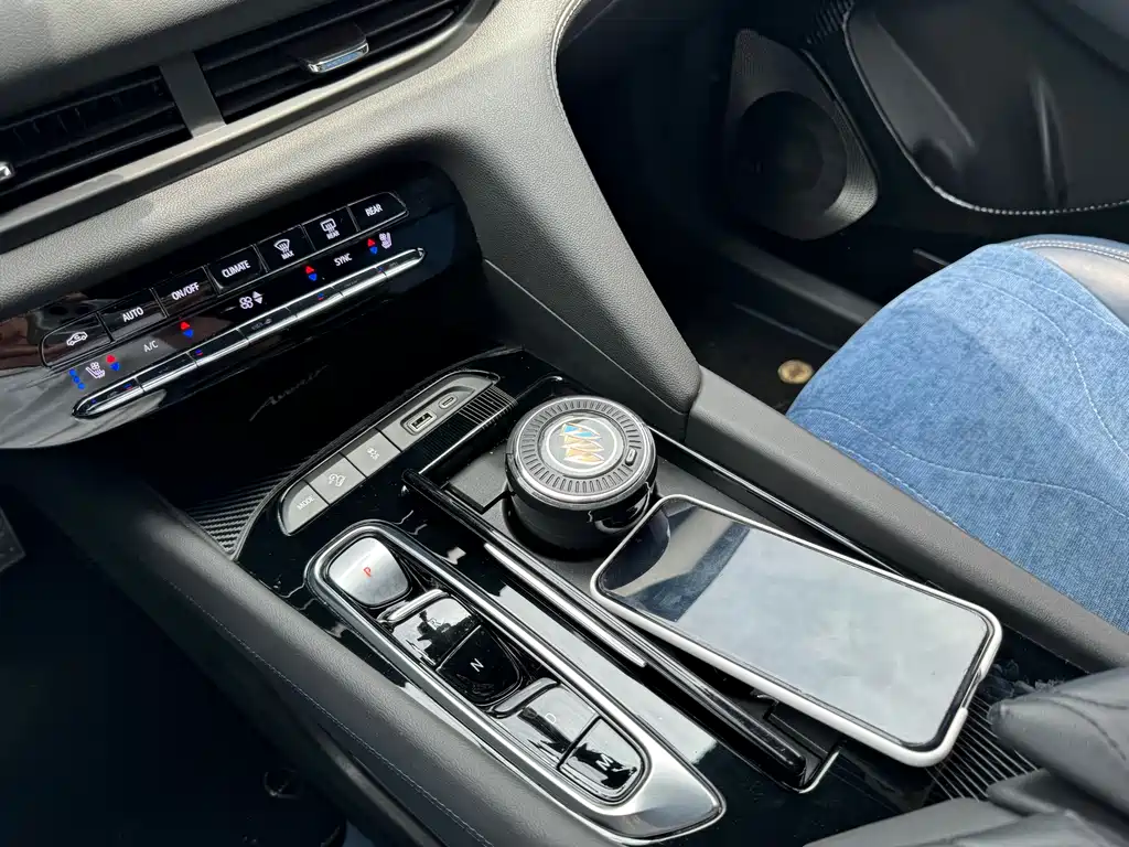 Enclave 652 T 4 WD Premium Flagship 6-seat