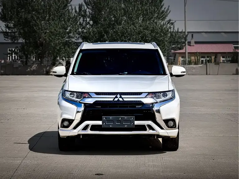 Mitsubishi Outlander Facelift 2.0 L 2 WD Smooth Enjoyment 5-seat