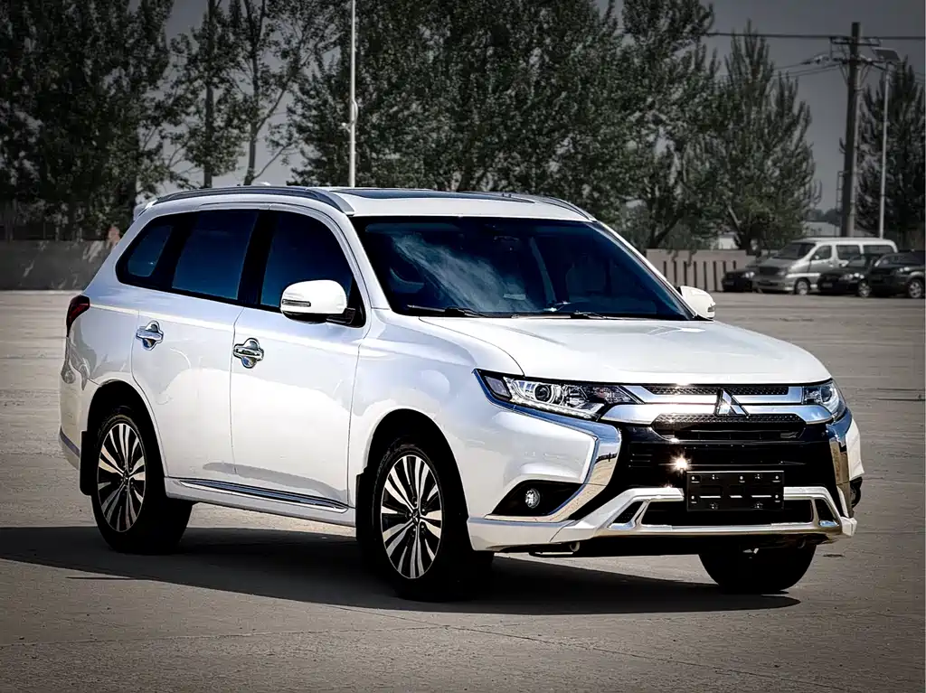 Outlander Facelift 2.0 L 2 WD Smooth Enjoyment 5-seat