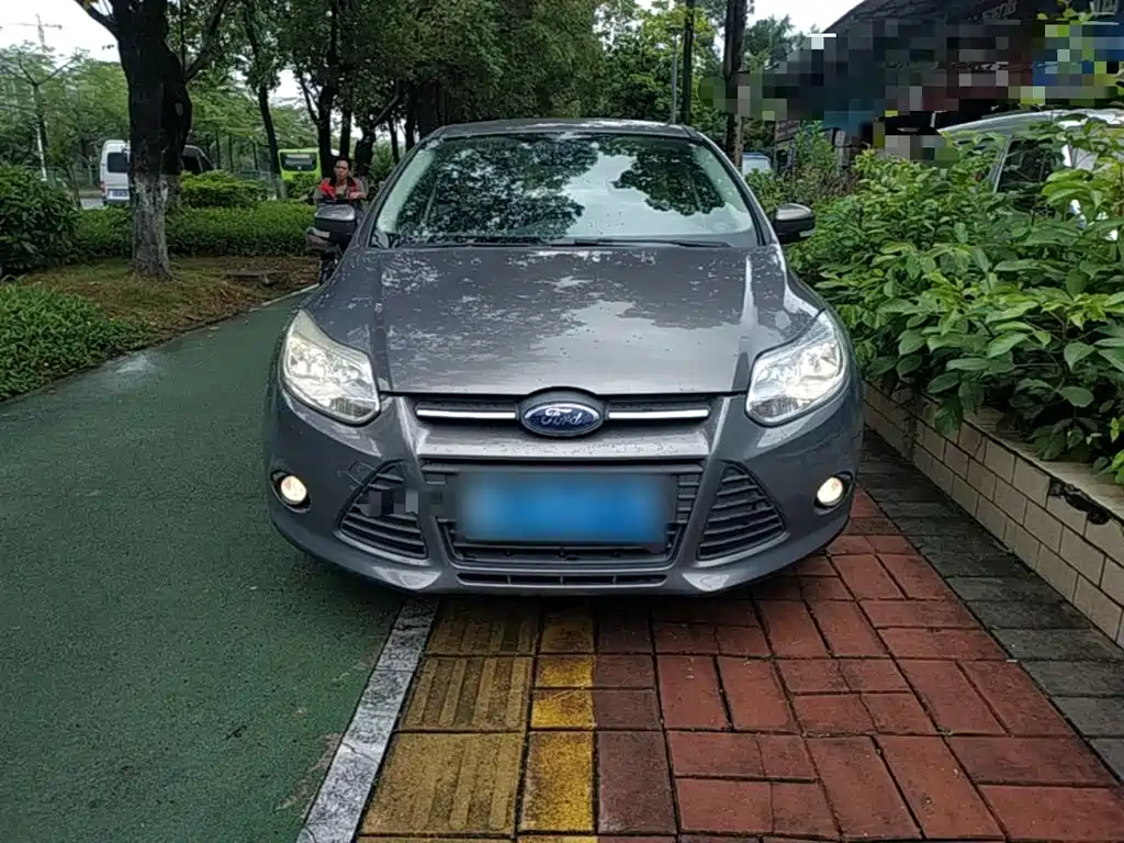 Focus Sedan 1.6 L Auto Comfort