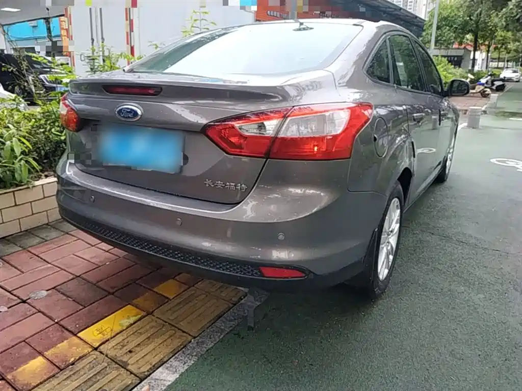 Focus Sedan 1.6 L Auto Comfort