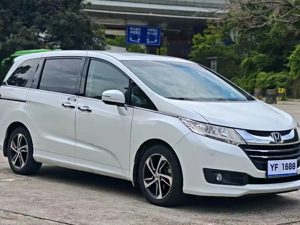 Odyssey 2.4 L Luxury