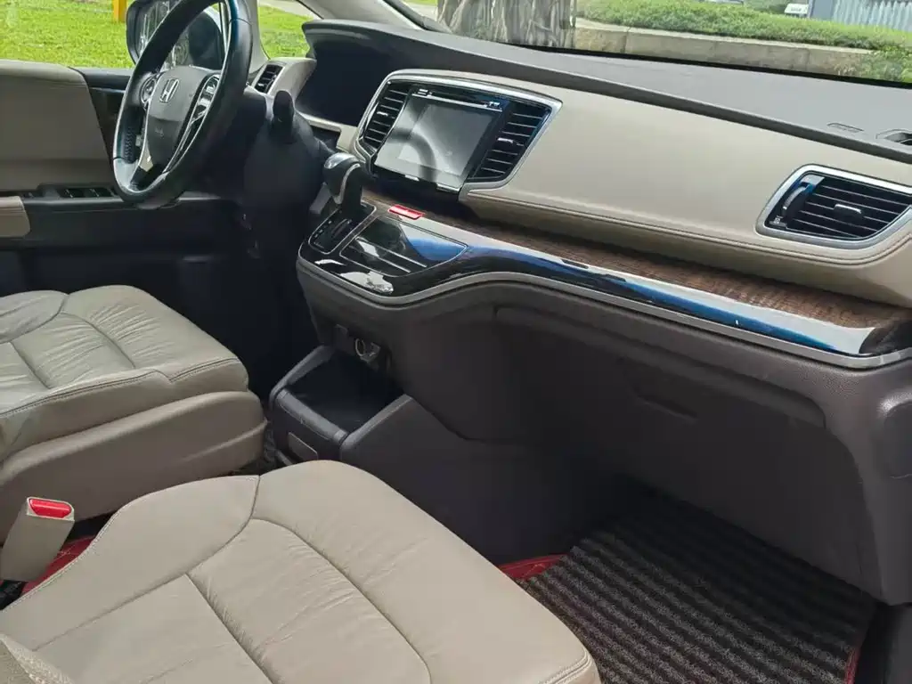 Odyssey 2.4 L Luxury
