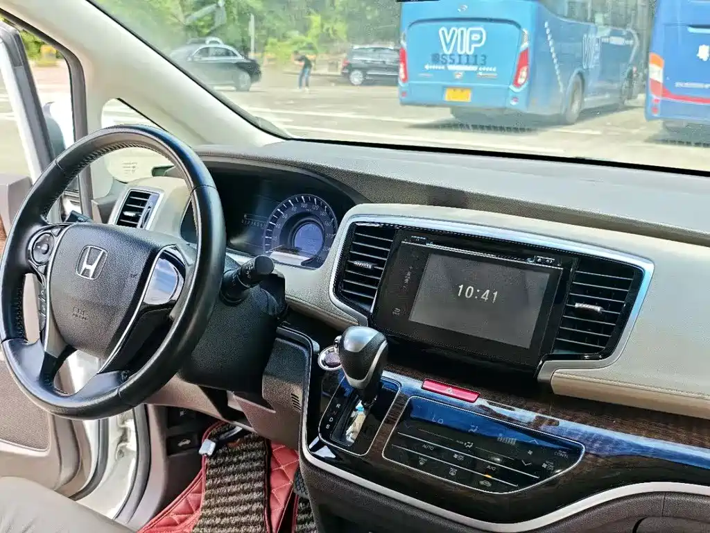 Odyssey 2.4 L Luxury
