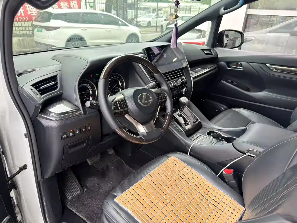 Lexus LM 300 h 7-seat Elegant