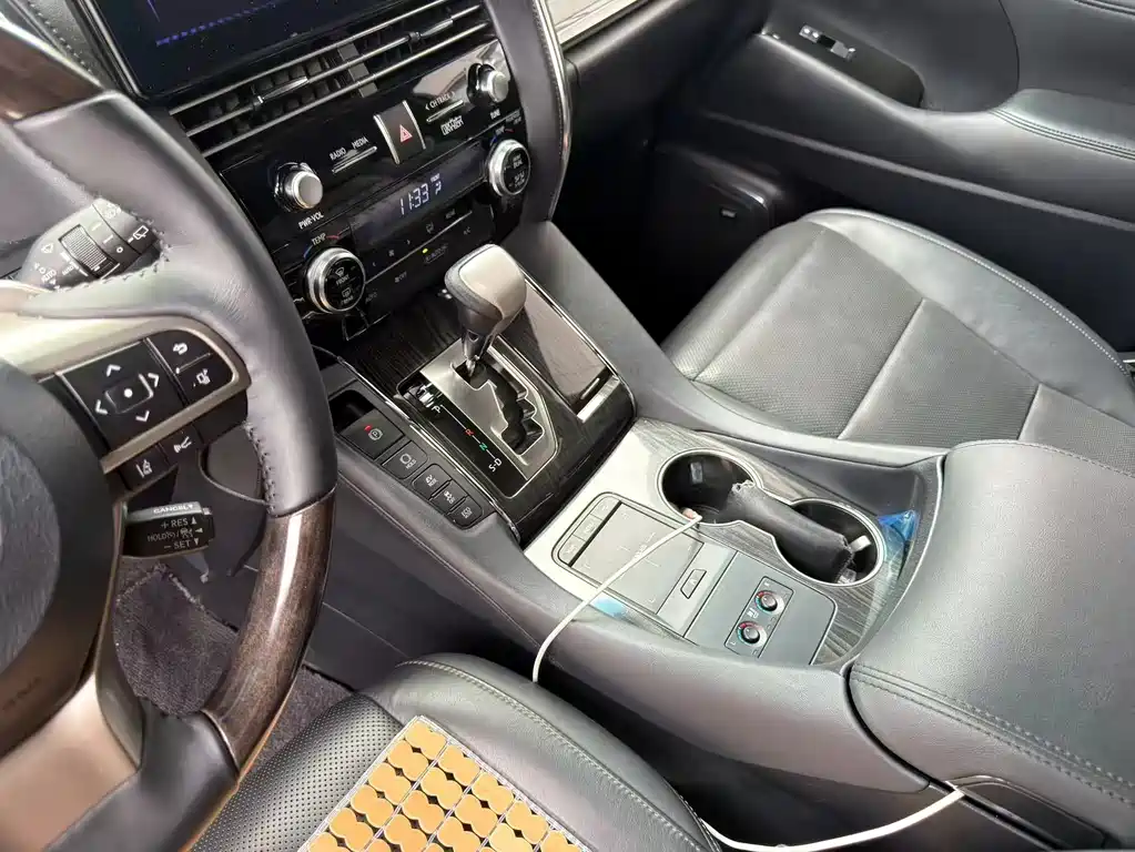 Lexus LM 300 h 7-seat Elegant