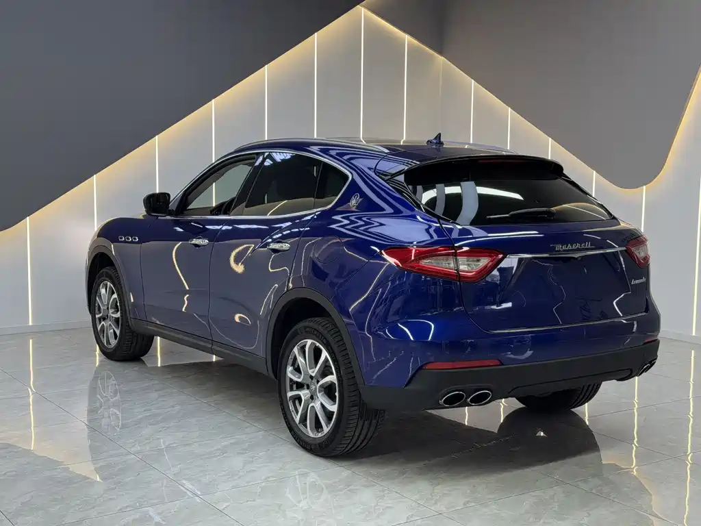 Levante 3.0 T Standard