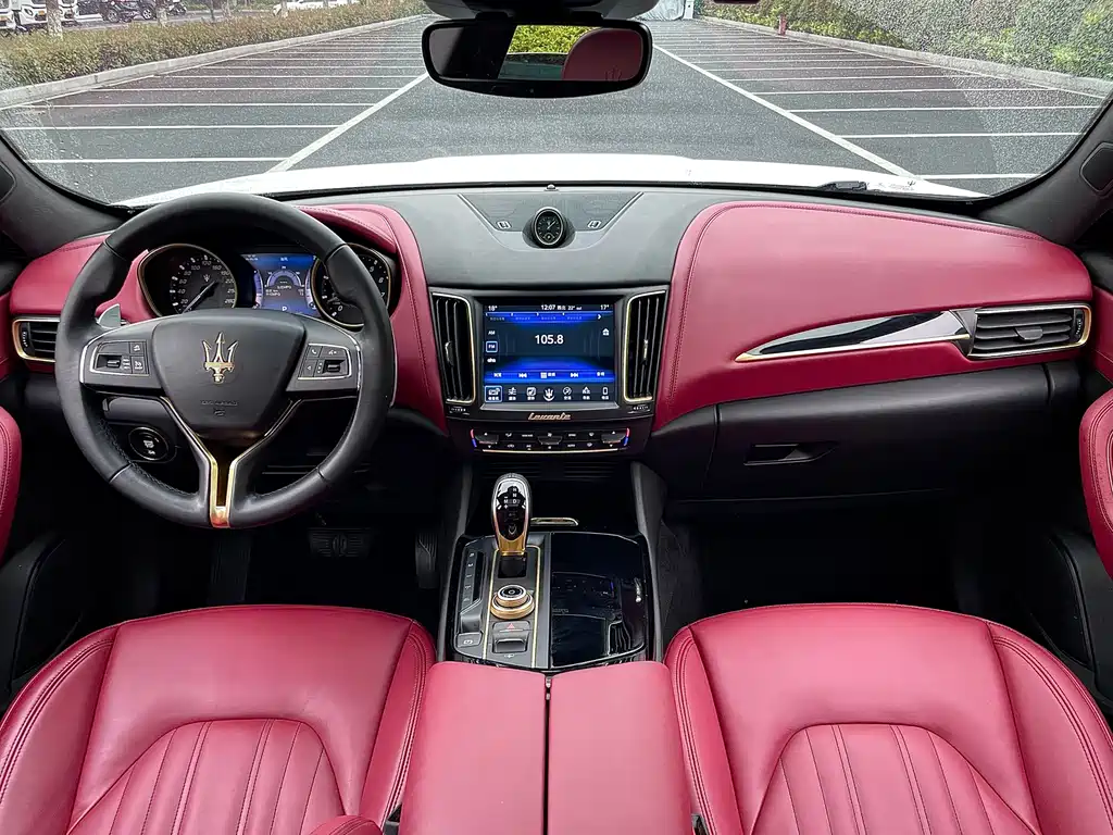 Levante 3.0 T Standard