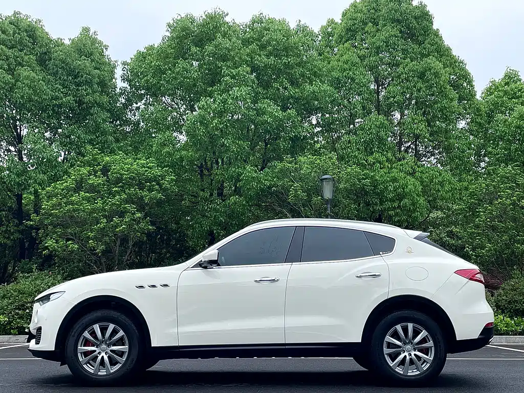 Levante 3.0 T Standard