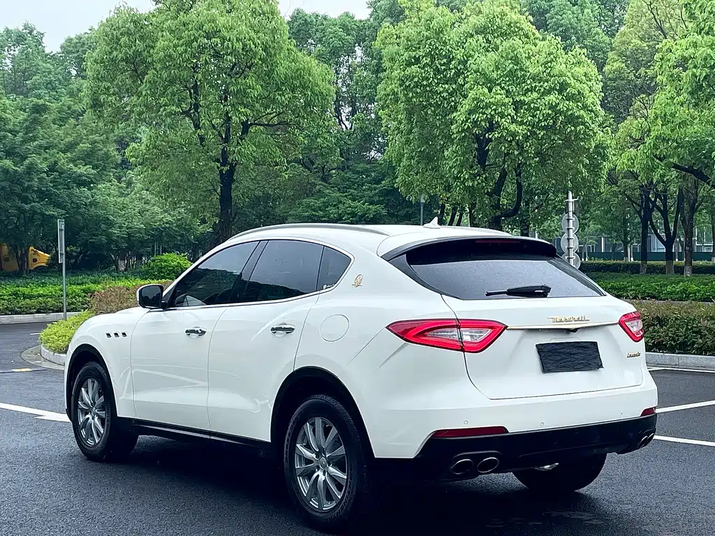 Levante 3.0 T Standard