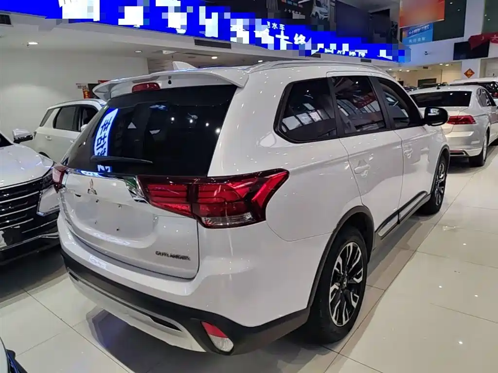 Outlander 2.0 L 2 WD Smooth Enjoyment 7-seat