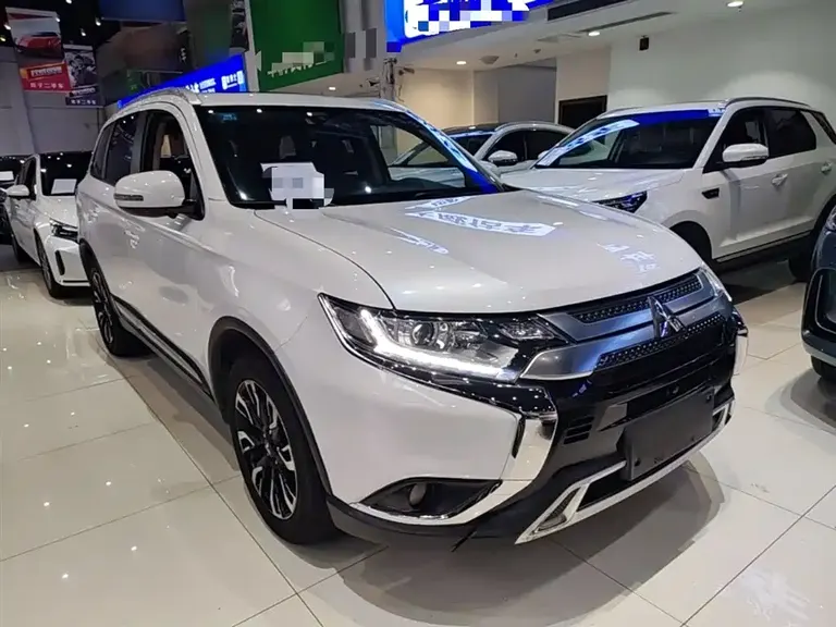 Mitsubishi Outlander 2.0 L 2 WD Smooth Enjoyment 7-seat