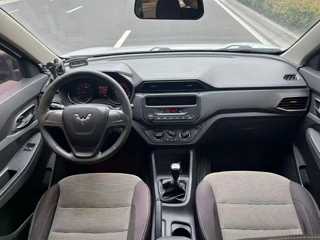 Wuling Hongguang 1.5 L S Basic CN-VI LAR