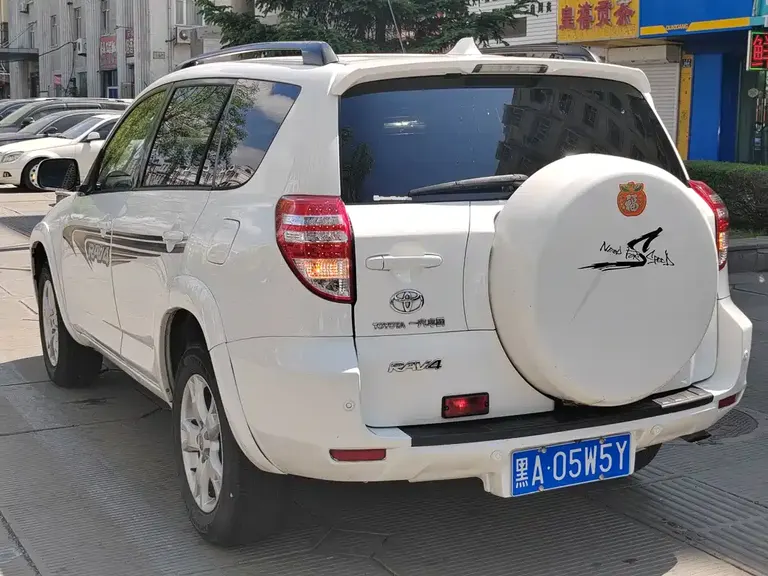 Toyota RAV4 Dazzle Pack 2.4 L Auto 4 WD Luxury