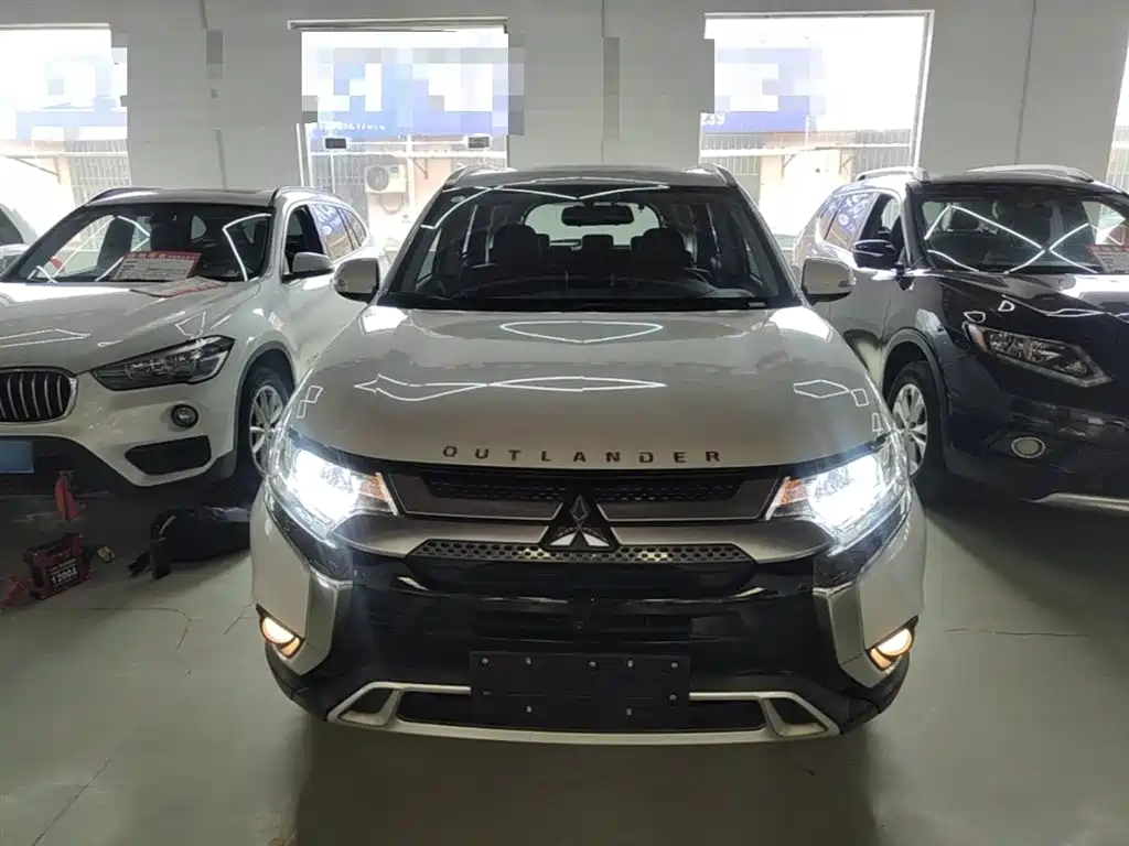 Outlander 2.0 L 2 WD Smooth Enjoyment 7-seat CN-VI