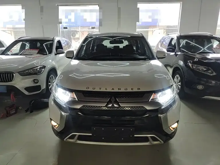Mitsubishi Outlander 2.0 L 2 WD Smooth Enjoyment 7-seat CN-VI