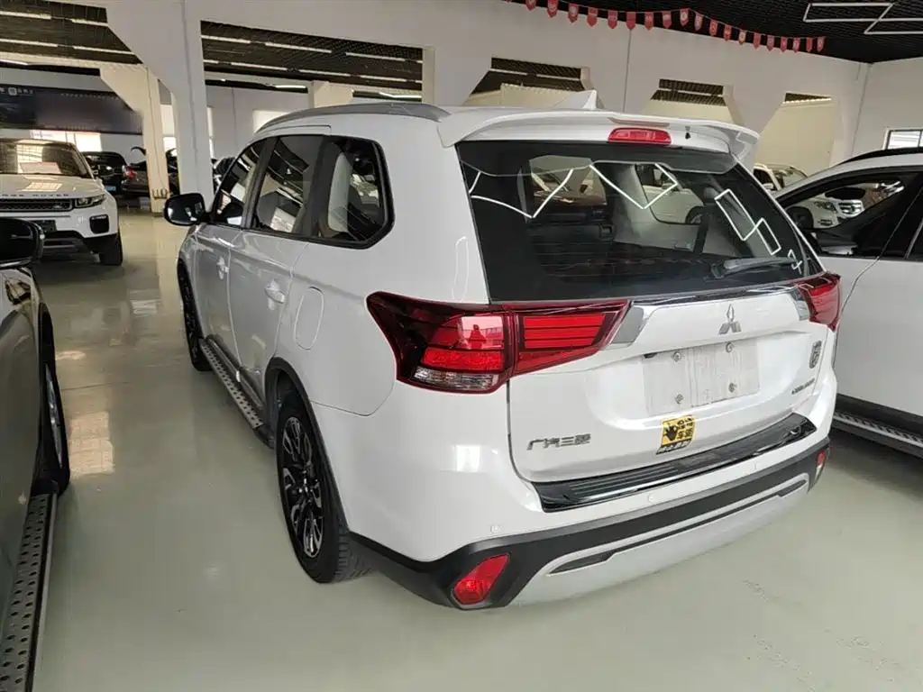 Outlander 2.0 L 2 WD Smooth Enjoyment 7-seat CN-VI