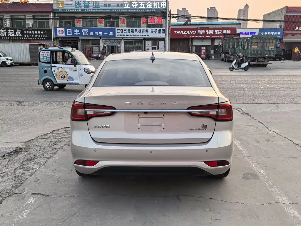 Roewe i5 1.5 L Manual 4 G Connected Leading Luxury