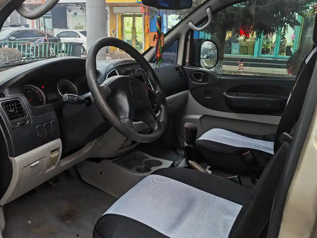 Lingzhi V3 1.5 L 7-seat Standard II