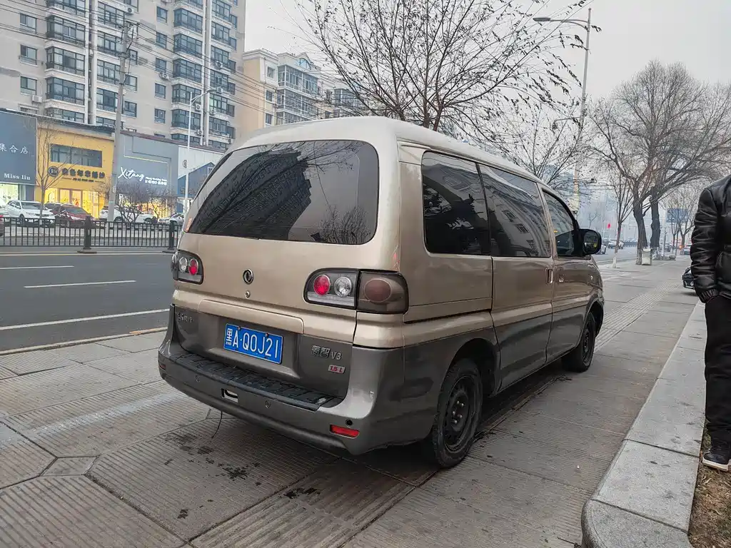Lingzhi V3 1.5 L 7-seat Standard II