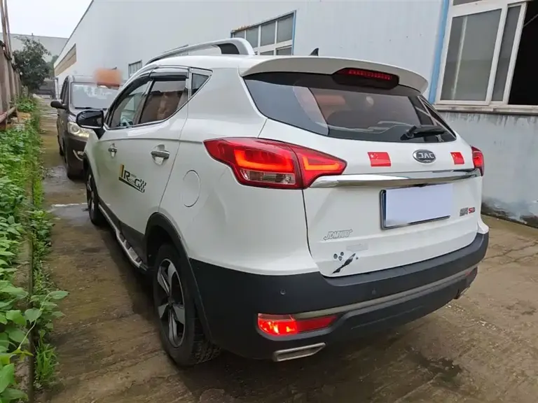 JAC Refine S3 瑞风S3 2018款 定制版 1.5 L 手动豪华智能型
