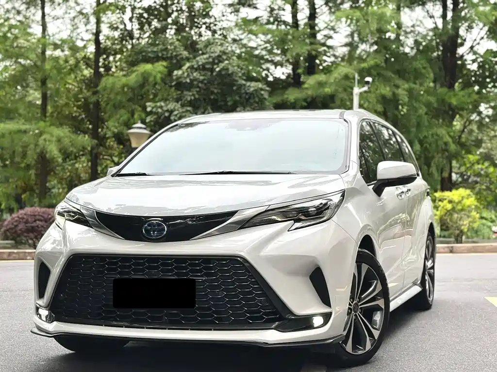 Granvia 2.5 L Hybrid Flagship VIP