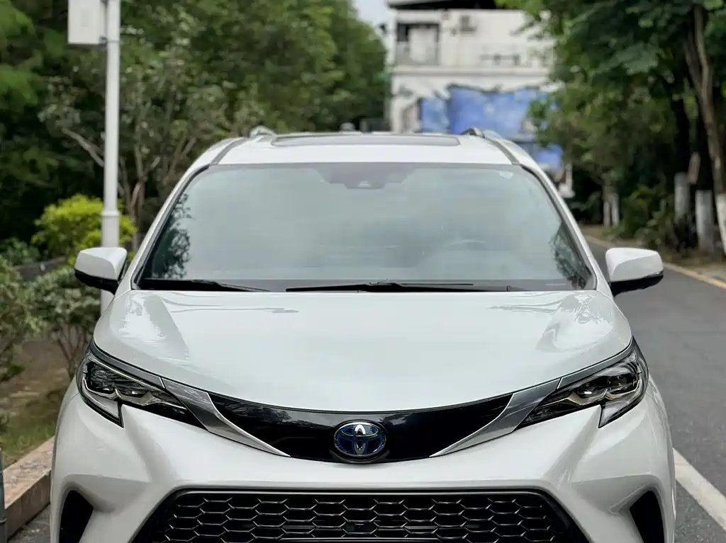 Granvia 2.5 L Hybrid Flagship VIP
