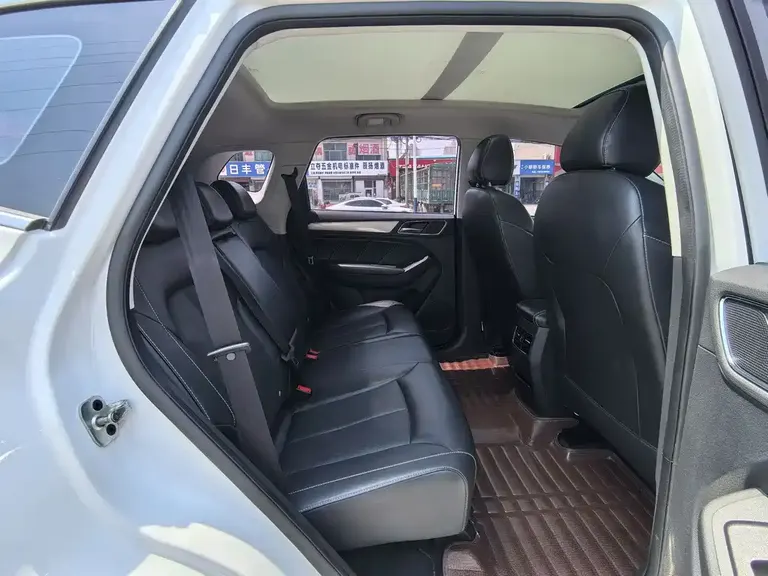Roewe RX5 20 T 2 WD Manual Flagship