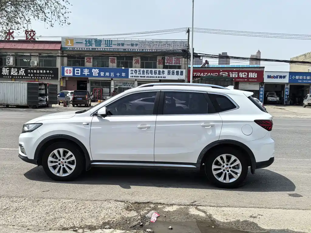 Roewe RX5 20 T 2 WD Manual Flagship