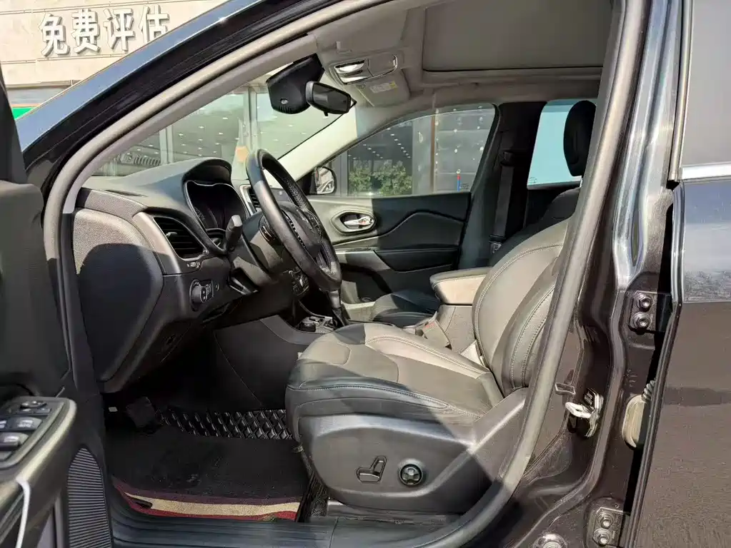 Cherokee 自由光 2019款 2.0 T 四驱探享版 国V