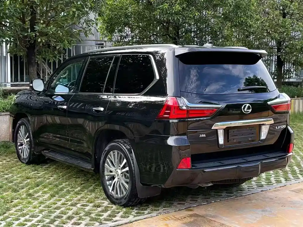 Lexus LX 570 Dynamic Luxury