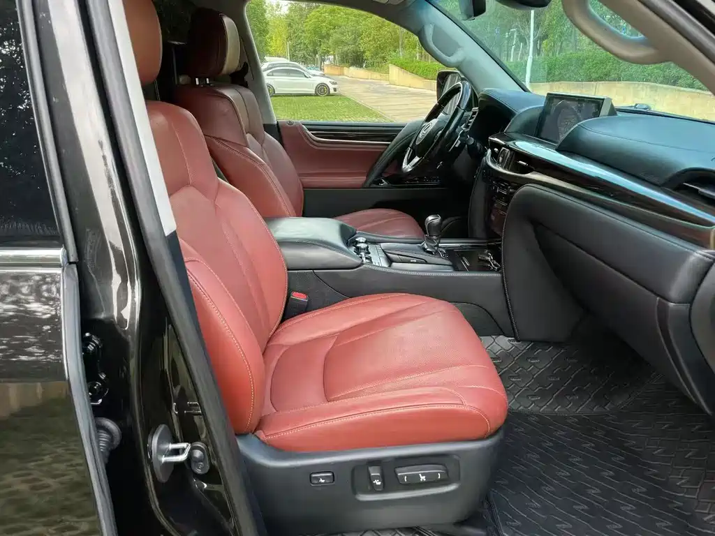 Lexus LX 570 Dynamic Luxury