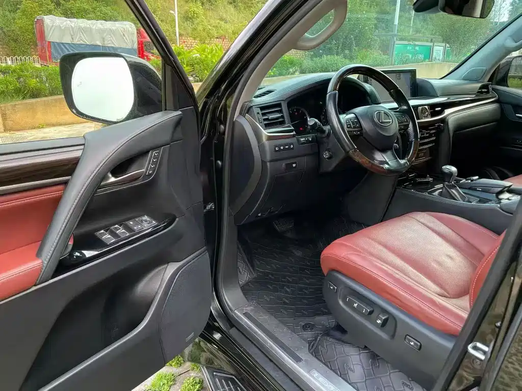 Lexus LX 570 Dynamic Luxury