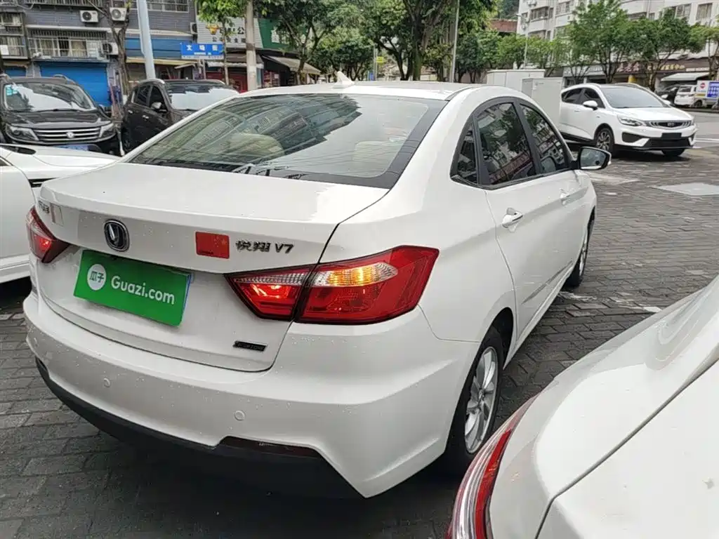 Yuexiang V7 悦翔V7 2015款 1.6 L 自动乐享型 国V