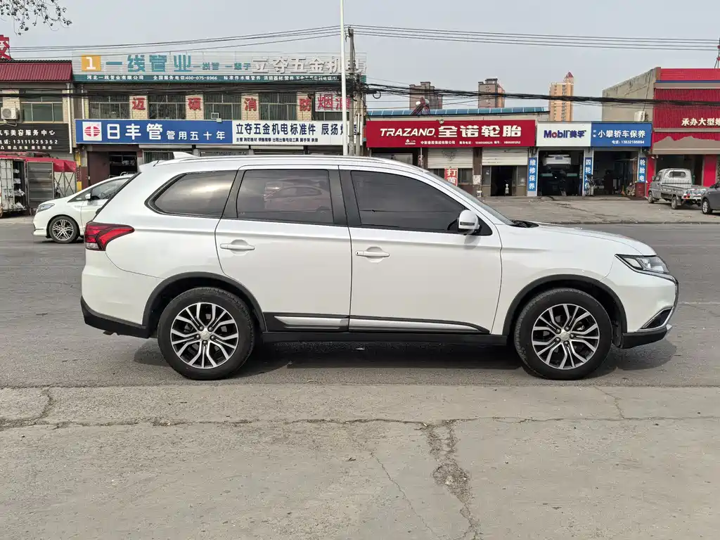 Outlander 2.0 L 2 WD Glory 5-seat