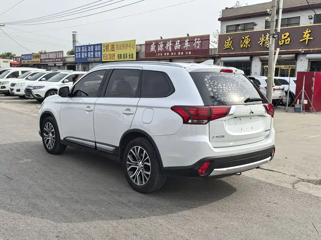 Outlander 2.0 L 2 WD Glory 5-seat